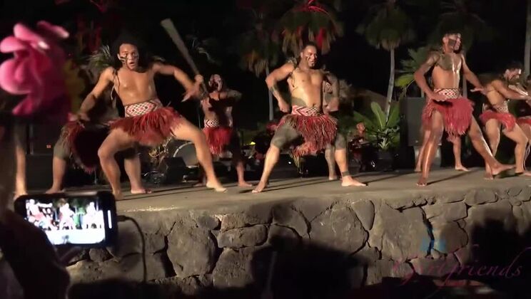 [ATKGirlfriends] - Niki Snow - Naughty Beach Fingering in Hawaii - Niki Snow