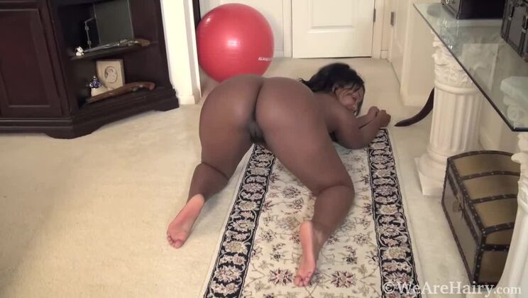 Bobbie Rains Shows Off Her Big Tits