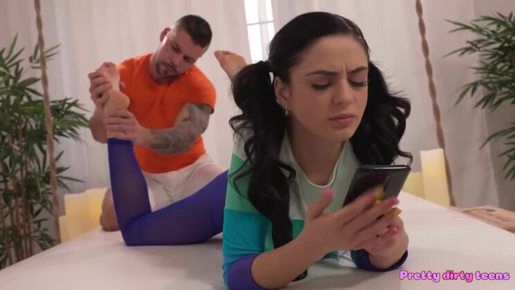 [PrettyDirtyTeens] - Mia Trejsi's Facial and Foot Fetish Massage - Mia Trejsi