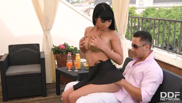 [DDFNetworkVR] - Big Titted Brunette Valentina Ricci in Cabana Fantasy - Valentina Ricci