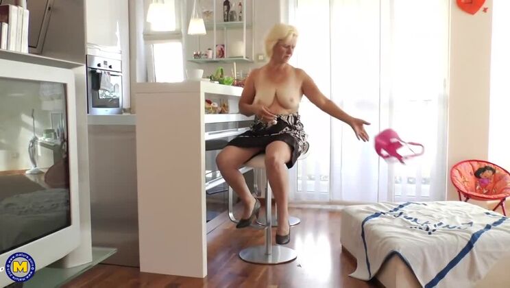 [Mature.nl] - Wet Encounter with Janice, the Hairy Housewife - Janice