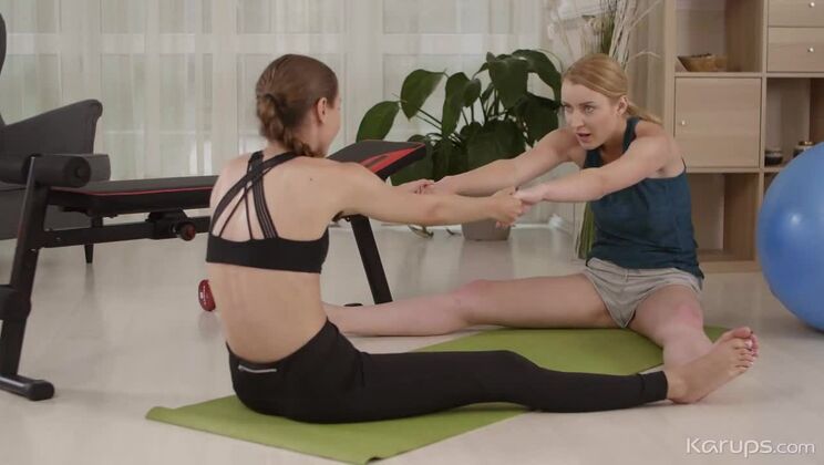 [KarupsPrivateCollection] - Lesbian Stretching with Amaris and Stefanie Moon - Amaris