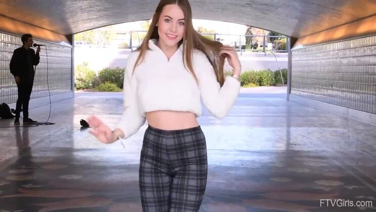 Naomi’s Solo Pleasure - Toy Ecstasy