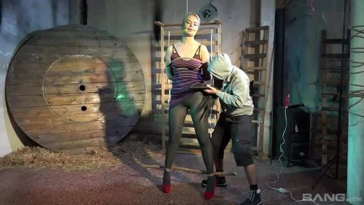 Big Titted Nikky Dream Cumshot with Strong Vibrator