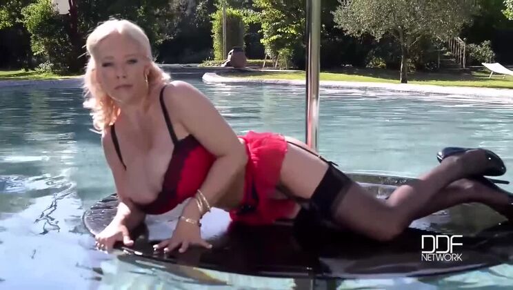 Delz Angel's Wet Pole Dance in Pool