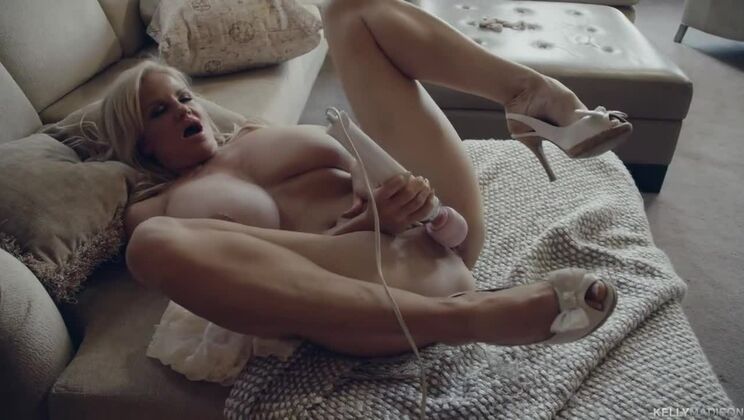 Big Boobs and Lace - Kelly Madison's Sexy Moment