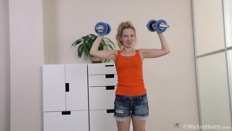 [WeAreHairy] - Amateur Foxy, Fitness and Naked - Foxy