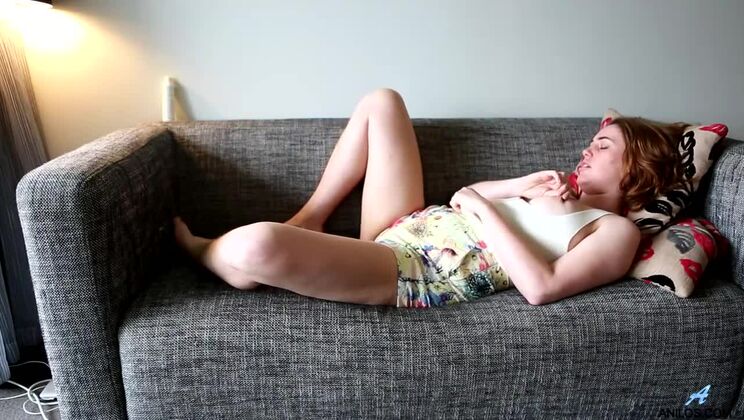 Molly Broad's Voluptuous Figure