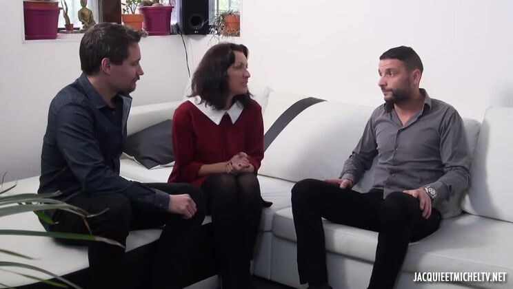 Shower Fun Turns into Cumshot Frenzy with Leonie