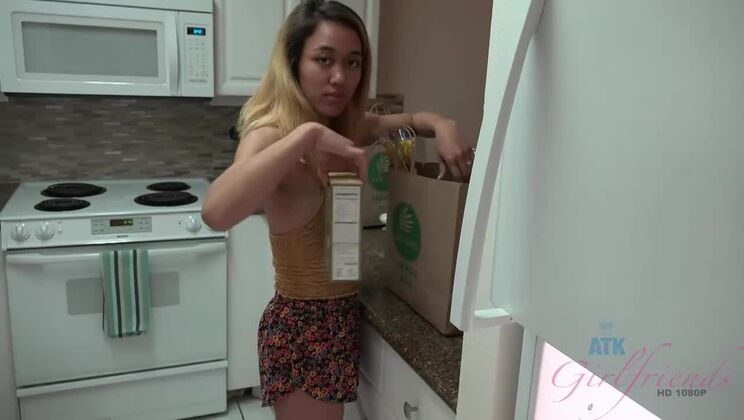 [ATKGirlfriends] - POV Squirting with Aria Skye on Hawaiian Beach - Aria Skye