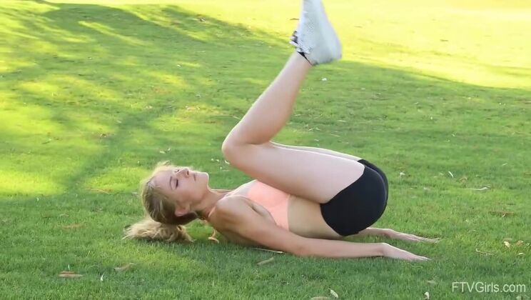 Penetration Fun with Mazzy - Young and Beautiful