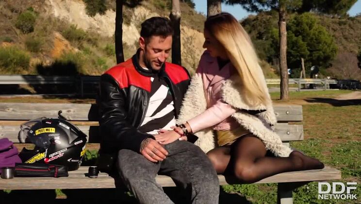 [DDFNetwork] - Facial Cumshot on Blonde Anna Thorne Outdoors - Anna Thorne