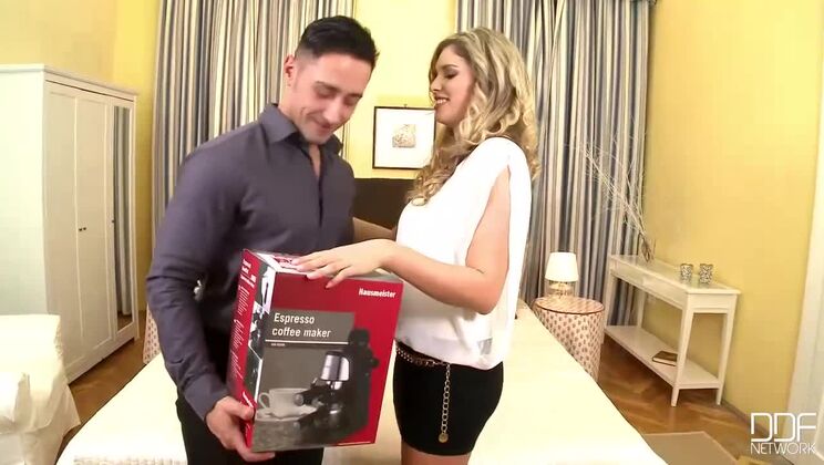 [HandsOnHardcore] - Shaved Pussy, Big Smile: Eva - Eva Parcker