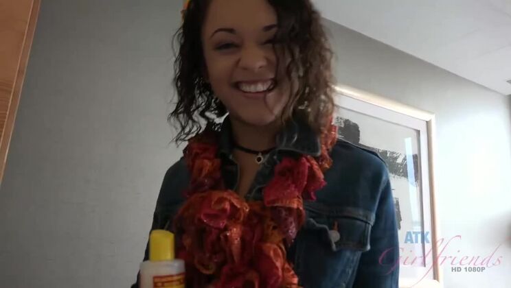 Holly Hendrix Enjoys Amateur Anal Sex and Facial