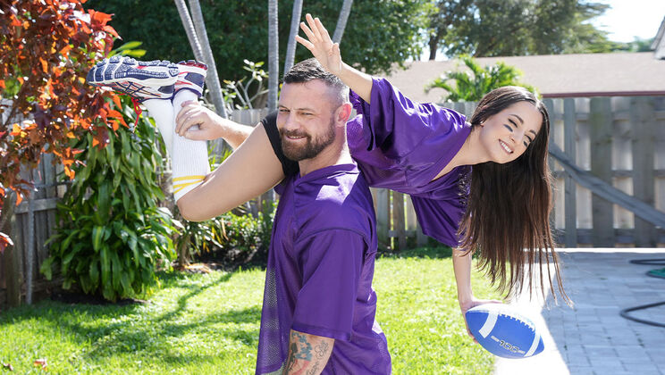 [ExxxtraSmall] - Freya's Break Time Bang - Freya Von Doom - Sergeant Miles