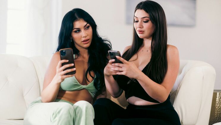 [Mommy'sGirl] - Lesbian Action with MILF and Stepdaughter - Alyx Star - Queenie Sateen