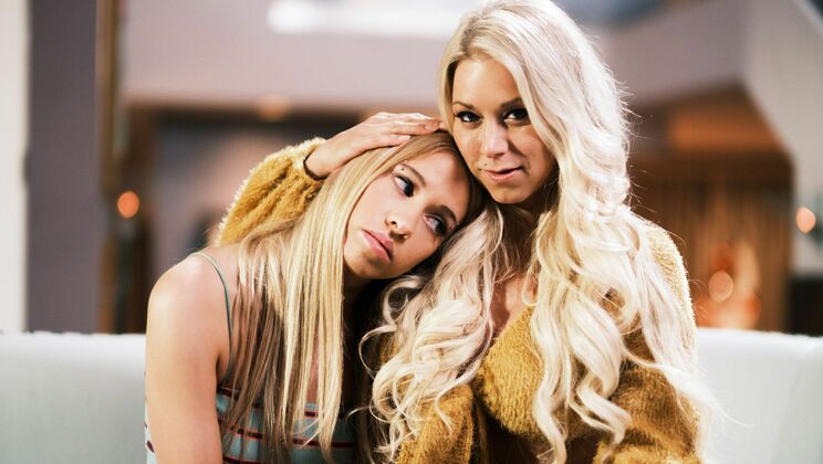 [Mommy'sGirl] - Big Tits Blonde Khloe Doesn't Want To Chat - Katie Morgan - Khloe Kapri