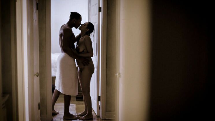 Watching Pornstar Zoey Foxx in Hardcore Action