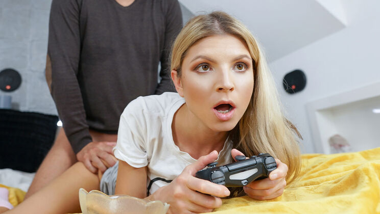 Thomas Stone and Gina Gerson Gamer Fun