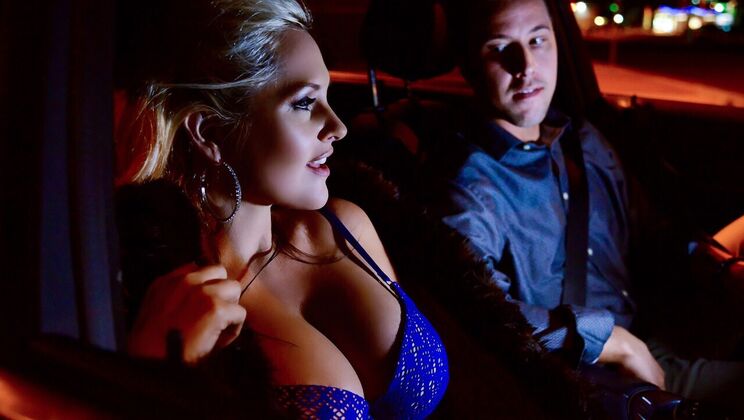 Whore Gets Facial in Car