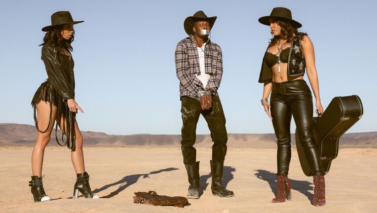 [Brazzers] - Latina Desperada Gets Spanked and Fucked - Luna Star - Isiah Maxwell - Alexis Tae