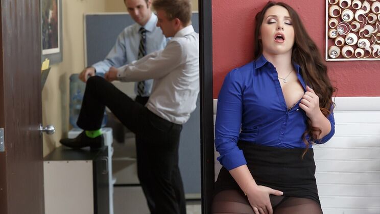 [Brazzers] - BBW Executive in Thong Gets Anal