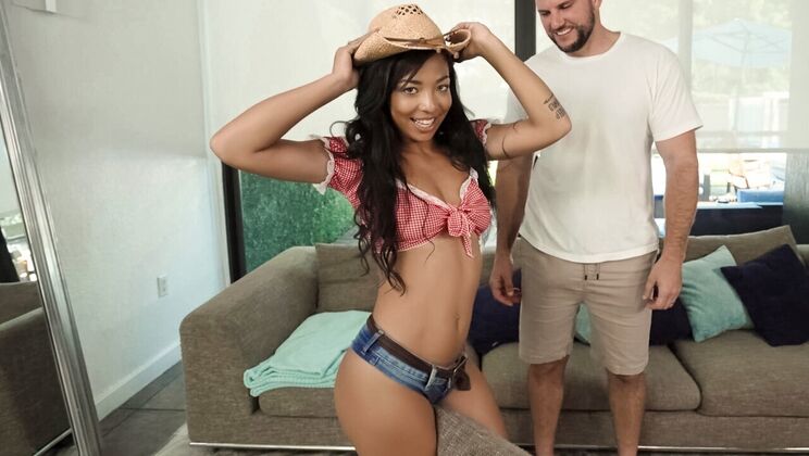 Spanking & Fingering Bubble Butt Cosplay Babe Malina