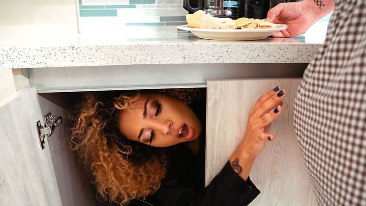 Latina Burglar Gets Owned Outdoors