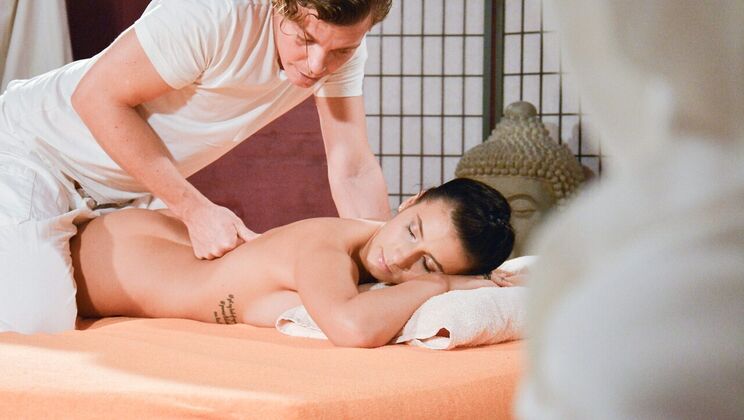 [MassageRooms] - Massage Fuck for Romanian Bombshell - Nelly Kent - Ricky Rascal