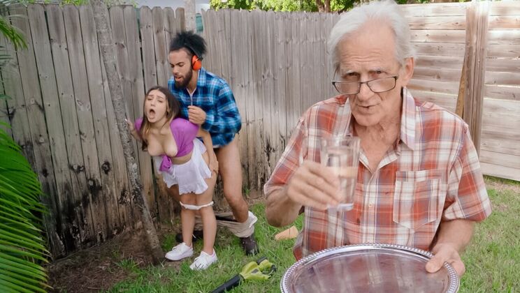 [TeensLoveHugeCocks] - Teen Gets Facial in the Park