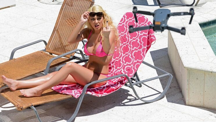 [RKPrime] - MILF Seduces in Pool - Kenzie Taylor - Seth Gamble