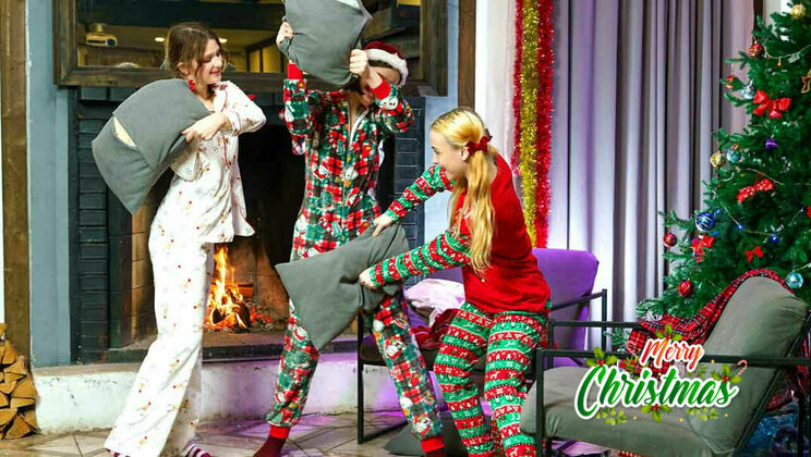 [ClubSweethearts] - Tattooed Beauties in a Lesbian Pillow Fight