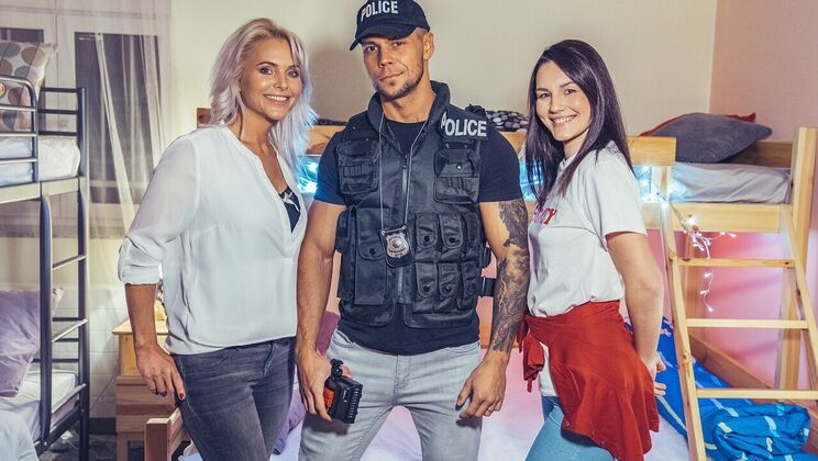 Big Cock Blows Mind in Czech Threesome