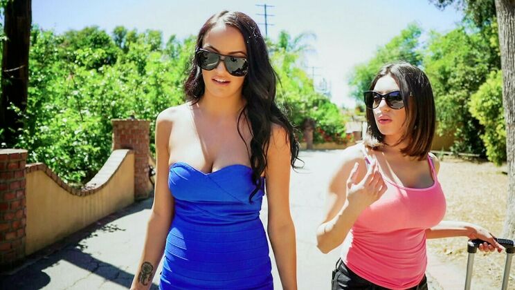 Lesbian Masturbation in Shower