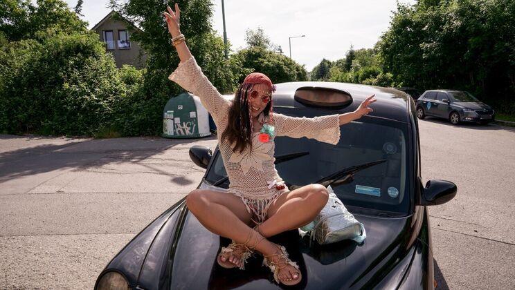 [FakeTaxi] - European Amateur Spanks Herself - Linda del Sol