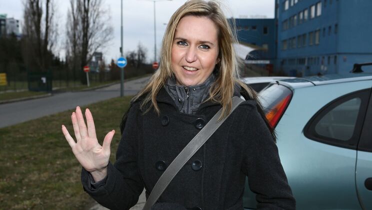 Public Amateur Car Blowjob and Fuck