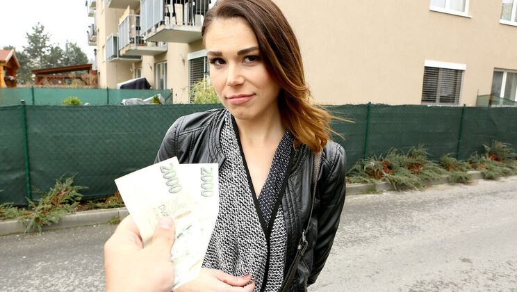 Amateur Creampie in Backseat of Car