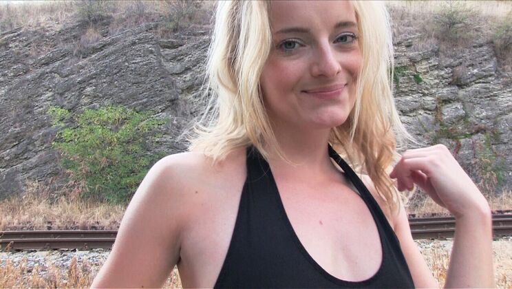 Cheerleader Gets Creampie in the Car