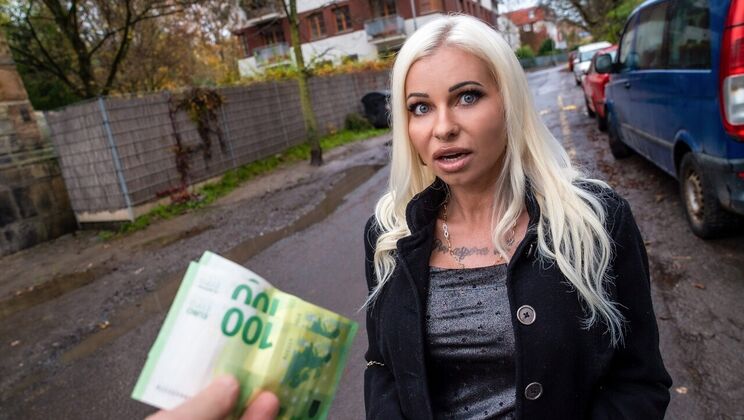 [PublicAgent] - Blonde MILF Gets Facial Cumshot in Sex