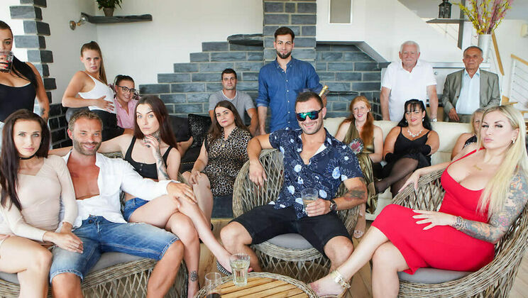 [FamilyScrew] - Welcome to the Wild Family - S01