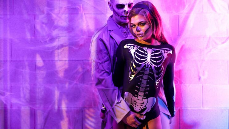 [EroticaX] - Halloween Porn with Cumshot and Blowjob - Stirling Cooper - Destiny Cruz