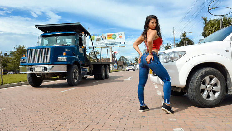 [Oyeloca] - Paradise for Latina Lovers - Mario Leon - Mariana Lopez