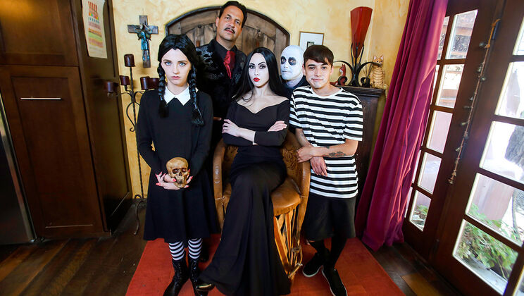 [FamilyStrokes] - Addams Family Freaky Fun - Eric John - Dick Chibbles - Audrey Noir - Kate Bloom