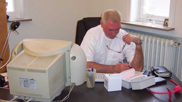 [Oldje] - Blonde Teen Gives an Old Man a Blowjob