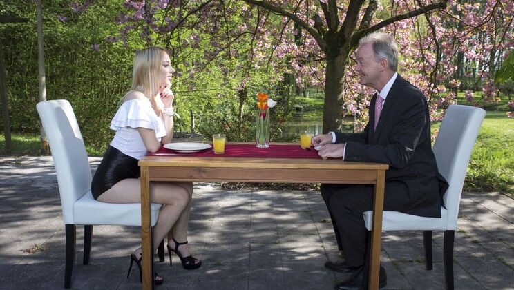 [Oldje] - Kira Thorn's Naughty Outdoor Striptease