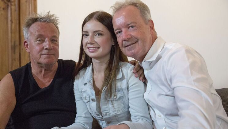 [Oldje] - Skinny Hostess Gets Facial