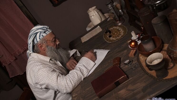 [Oldje] - Christmas Kissing and Pussy Licking - Gustavo - Linda Brown