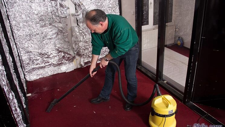 [Oldje] - Housekeeper Gives Facial Cumshot - Linda Sweet - Erick