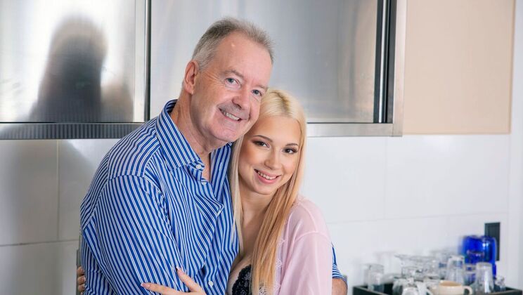 [Oldje] - Kissing and Licking Roxy Risingstar's Pussy - Boris - Roxy Risingstar