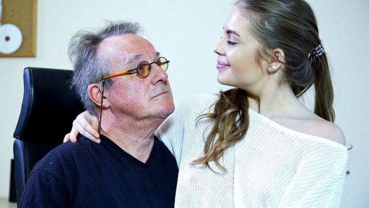 [Oldje] - Blonde Babe's Handjob and Blowjob in the Office - Alessandra Jane - Harry